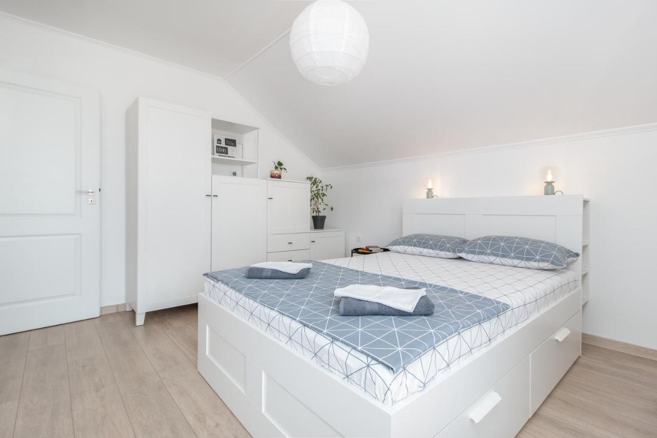 Zola Guest House Oradea Luaran gambar